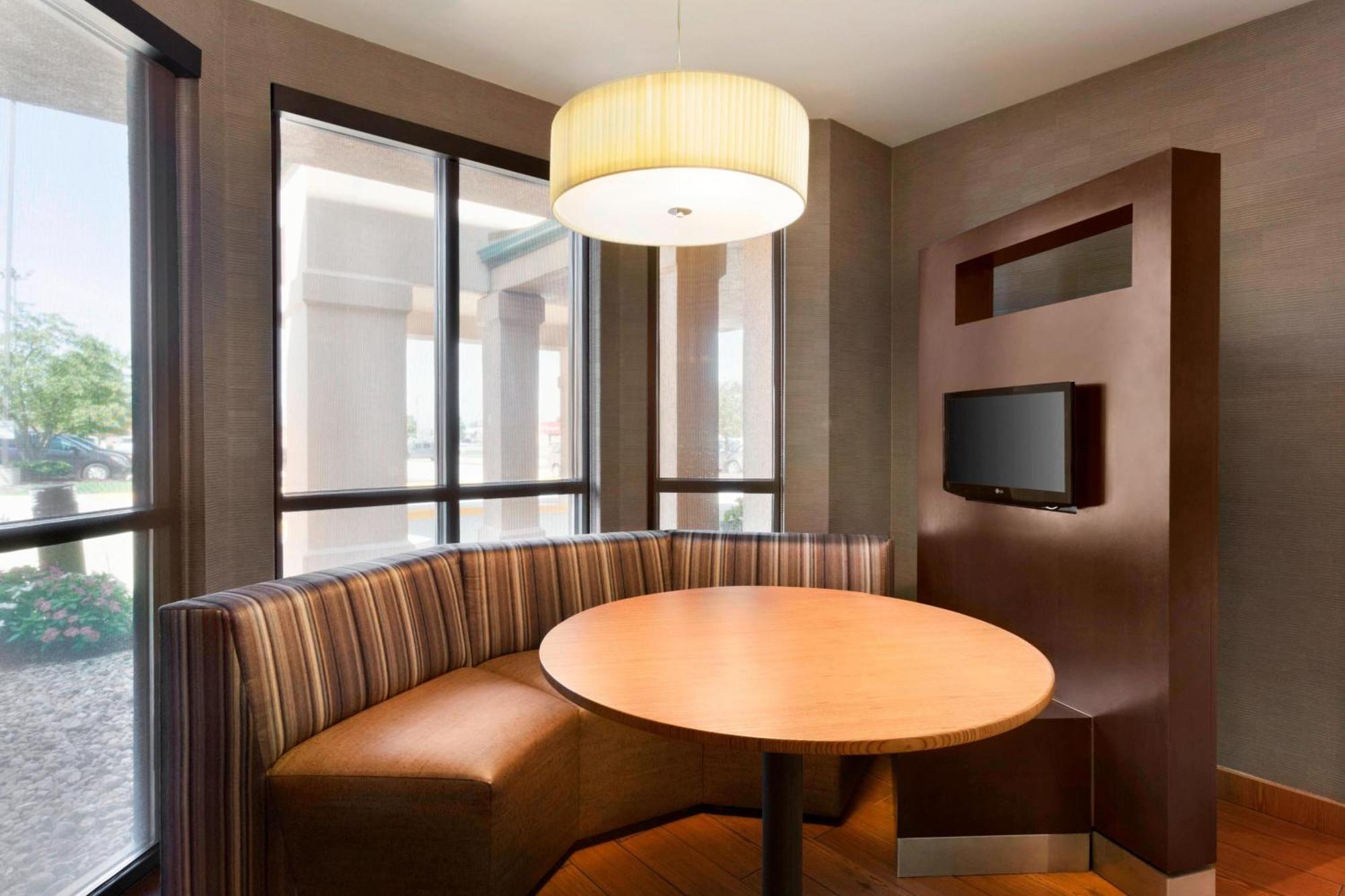 Hotel Courtyard By Marriott Bloomington Normal Esterno foto